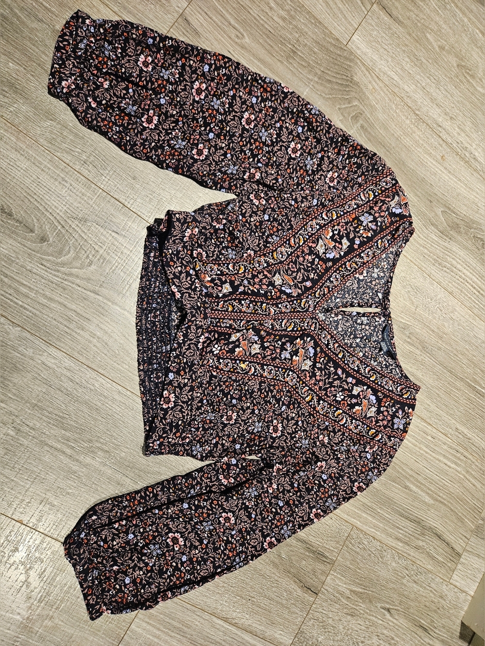 American Eagle Floral Print Flowy Peasant Boho Cropped Long Sleeve Top